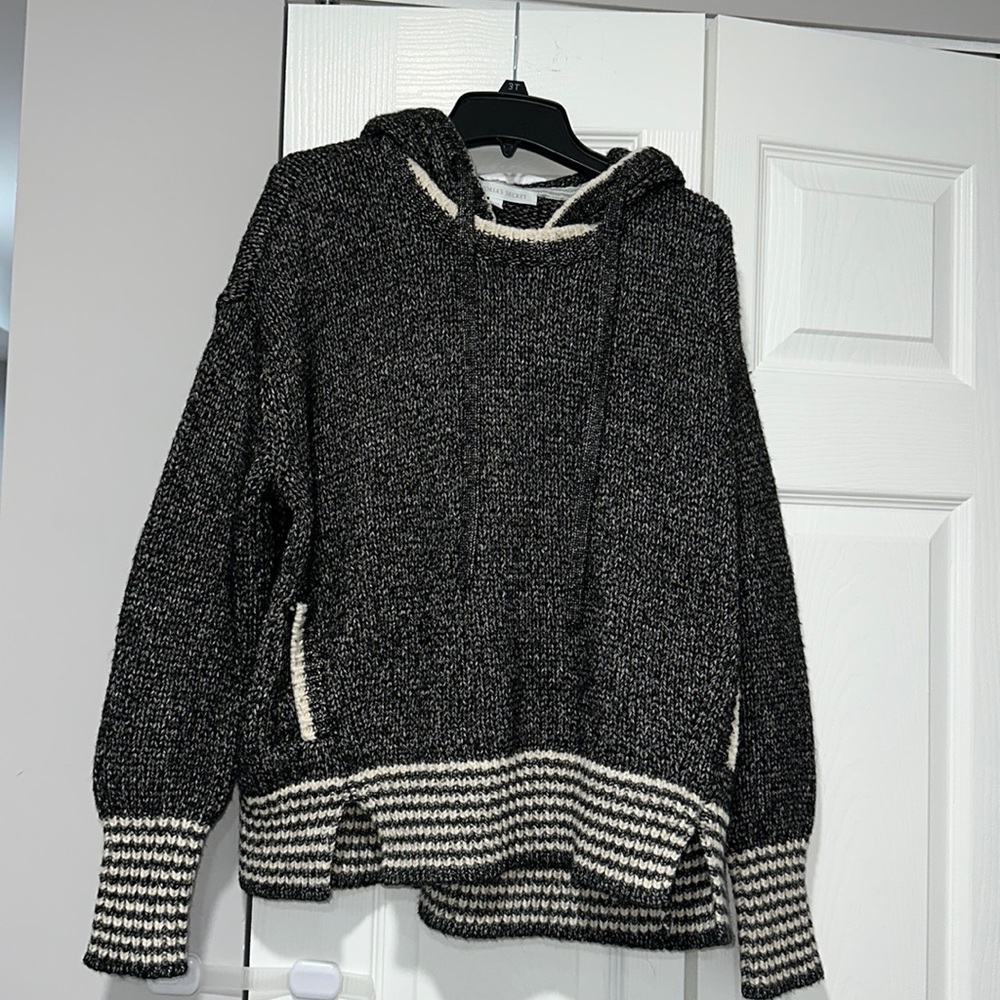RARE- Victoria Secret Sweater size M